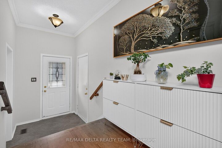 Property Photo:  77 Flowertree Crescent  ON K2M 2R7 