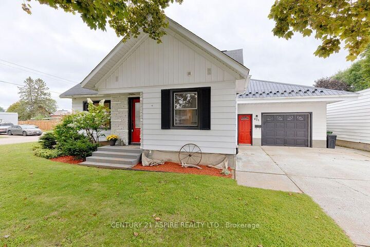 Property Photo:  621 Bruham Avenue  ON K8A 4Z6 