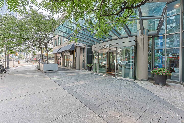 Property Photo:  361 Front Street W 1906  ON M5V 3R5 