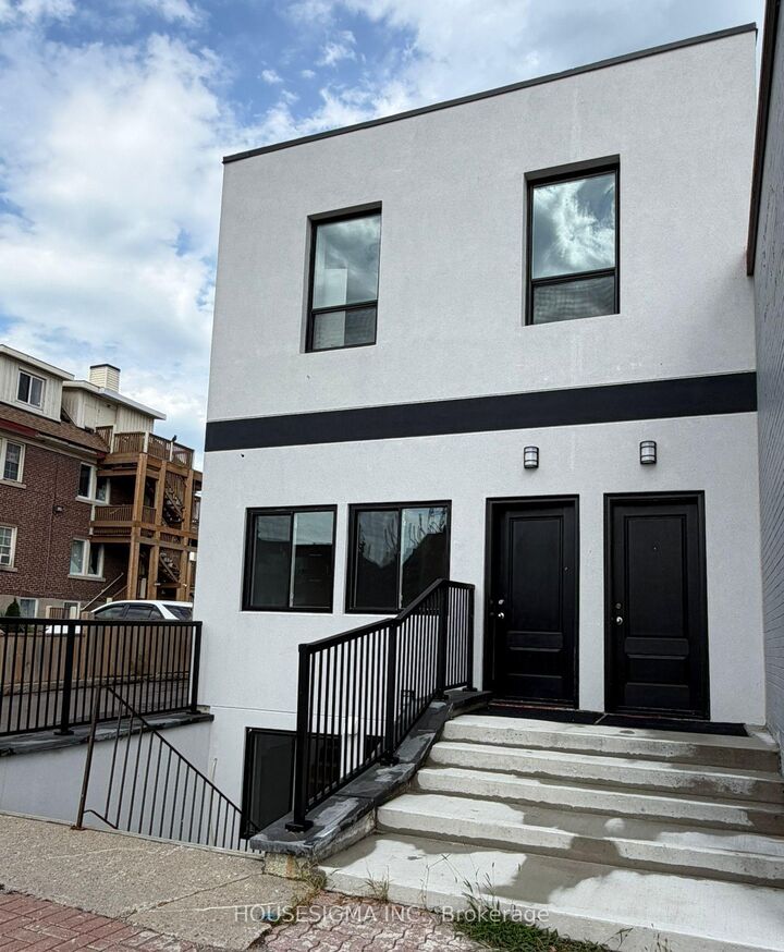Property Photo:  28 West Street N Upper Unit  ON L3V 5B8 