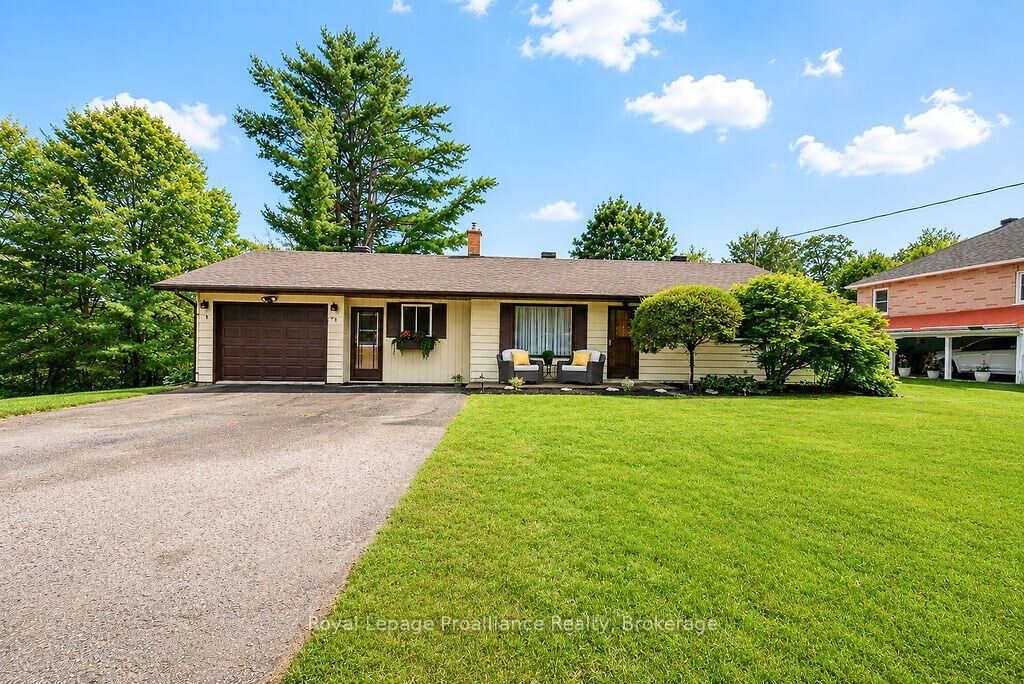 Property Photo:  304 Hastings Street N  ON K0L 1C0 