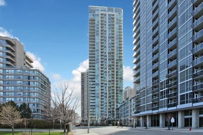 Property Photo:  225 Webb Drive 903  ON L5B 4P2 
