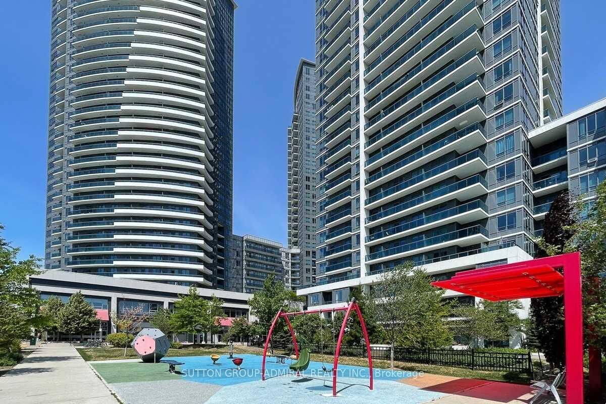 Property Photo: 7167 Yonge Street 311 ON L3T 0E1