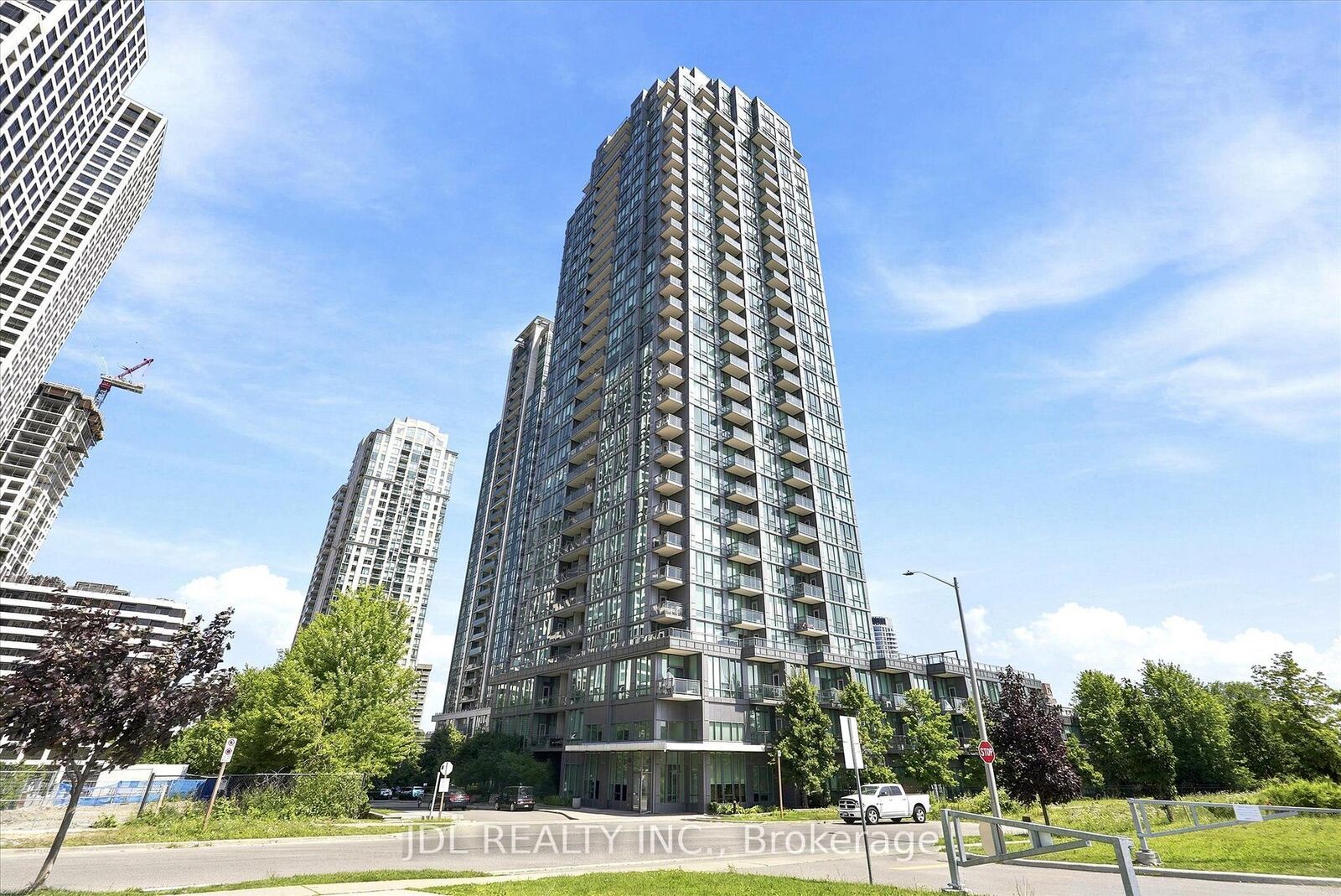 Property Photo:  3525 Kariya Drive 811  ON L5B 0C2 