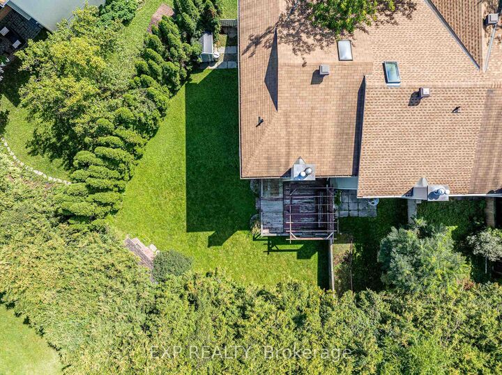 Property Photo:  18 Arbordale Crescent  ON K2G 5C6 