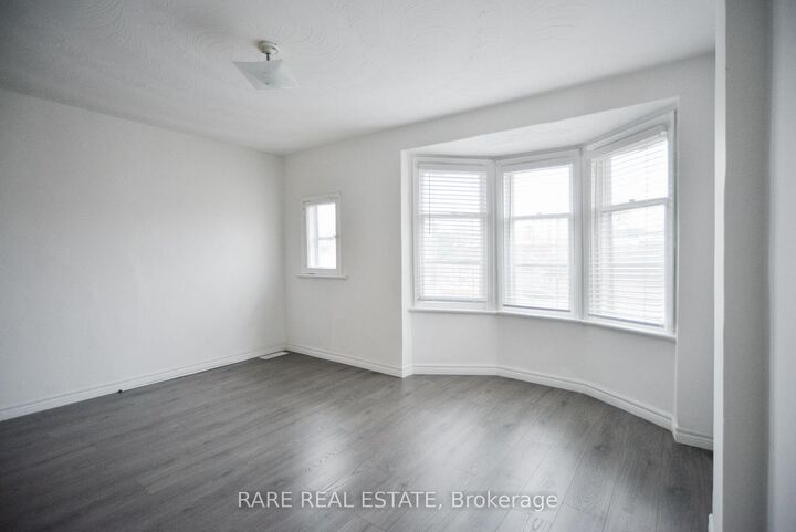 Property Photo:  32 Garnet Avenue Upper  ON M6G 1V5 