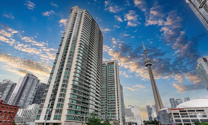 Property Photo:  397 Front Street W 2310  ON M5V 3S1 