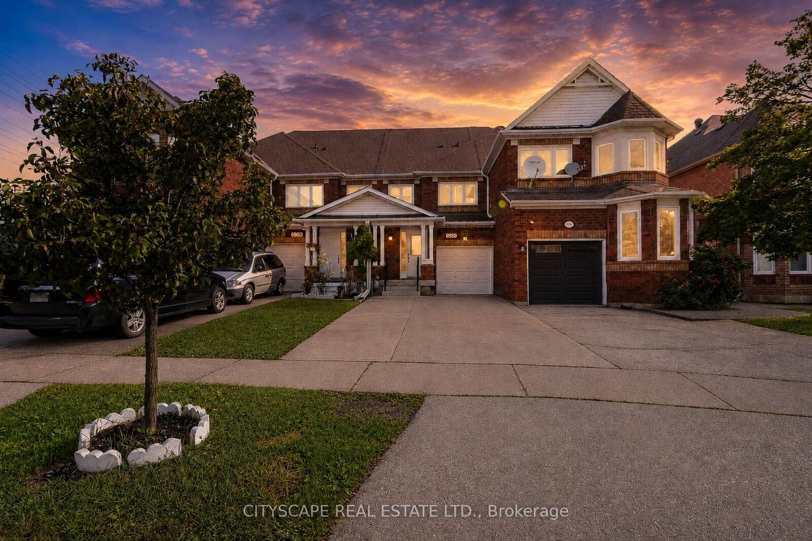 Property Photo:  6959 Guardian Court  ON L5N 7E3 