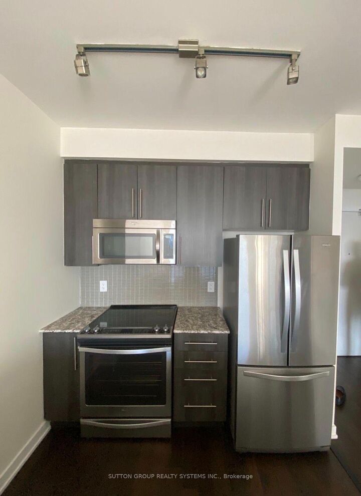 Property Photo:  510 Curran Place 4103  ON L5B 0J8 