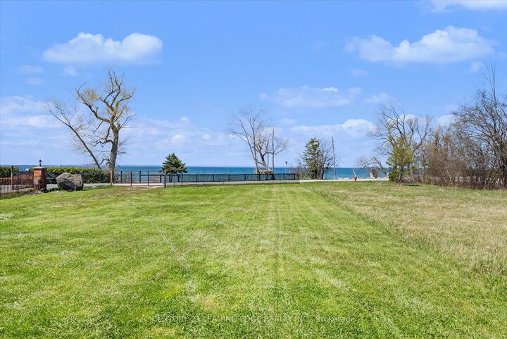 Photo de la propriété:  415 Lake Drive E  ON L0E 1S0 
