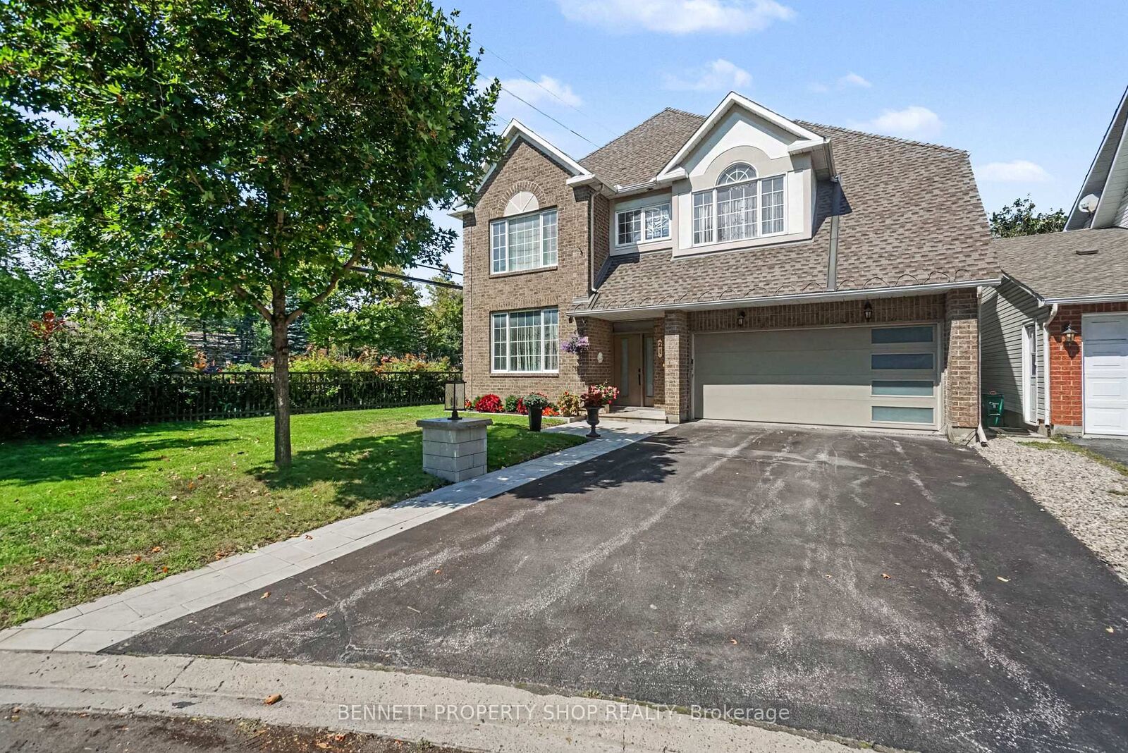 Property Photo:  21 Summerwind Crescent  ON K2G 6G6 