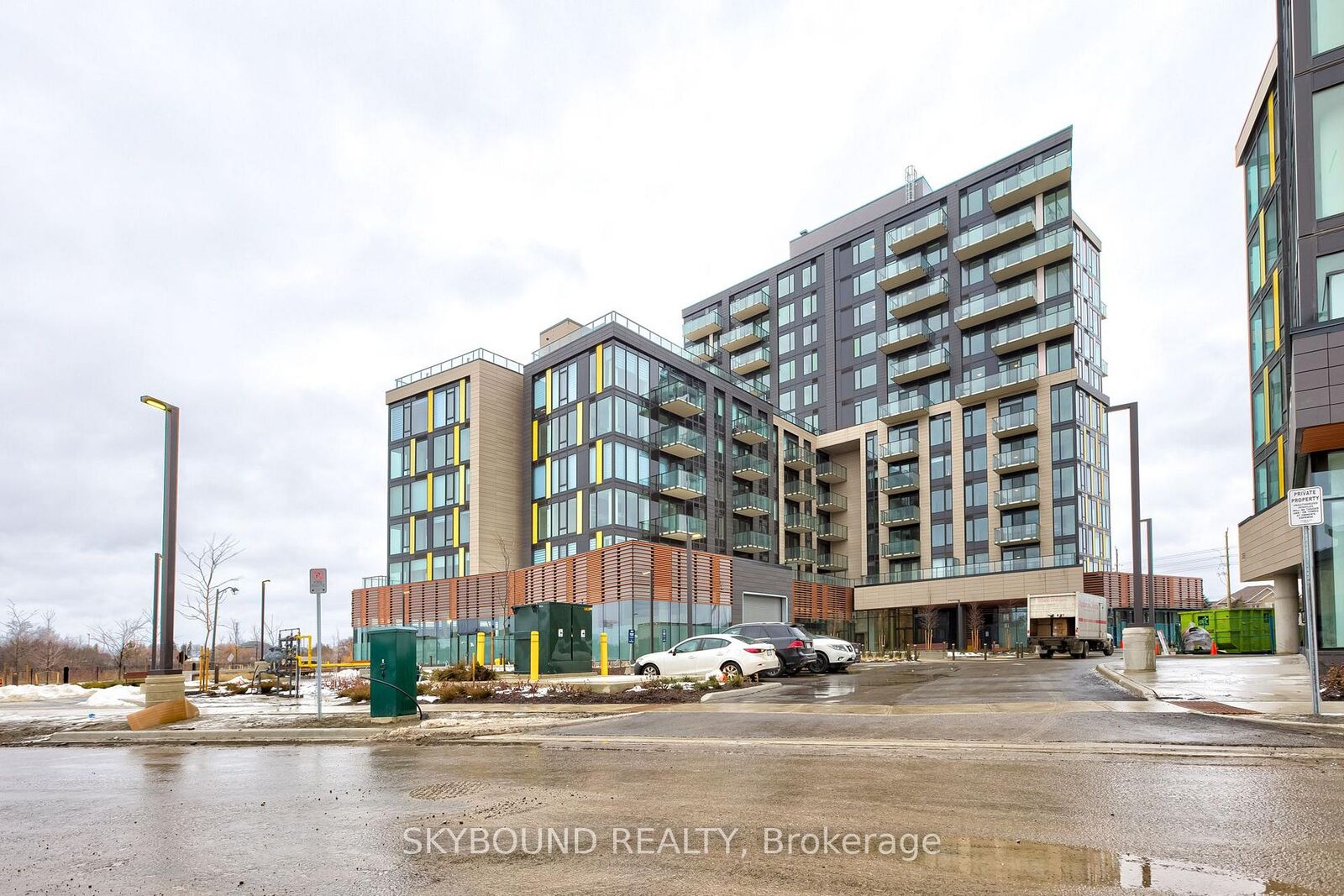 Property Photo:  1415 Dundas Street 808  ON L6H 7G1 