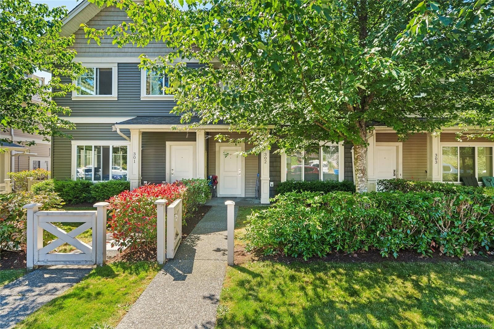 Property Photo:  1675 Crescent View Dr #302  BC V9S 0A8 