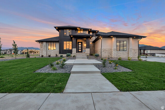 Property Photo: 165 S Farmhouse Cir UT 84037