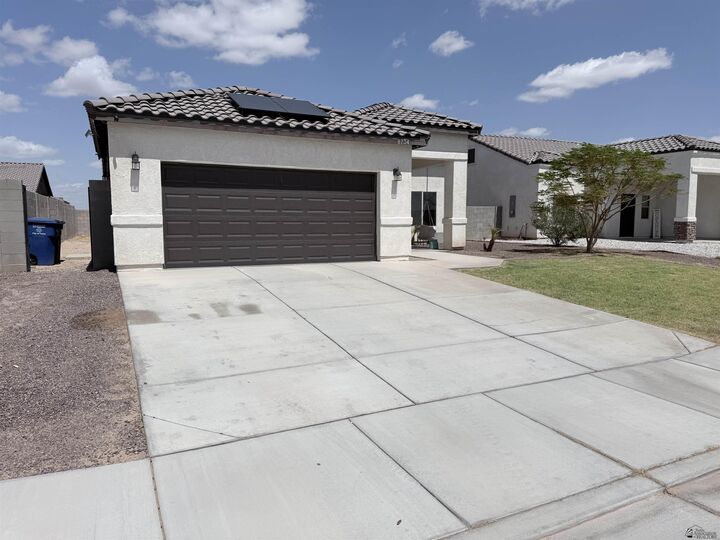 Property Photo: 8734 E 41 Pl AZ 85365