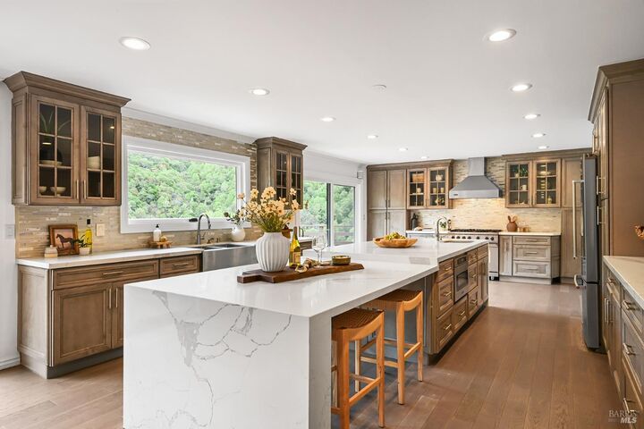 Property Photo: 62 Oakdale Avenue CA 94901