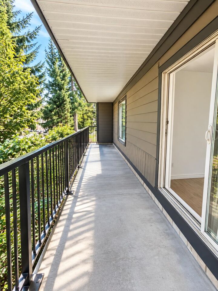 Property Photo: 10468 148th Street 107 BC V3R 8T1