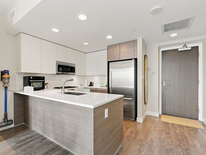 Property Photo:  2008 Rosser Avenue 3405  BC V5C 0H8 