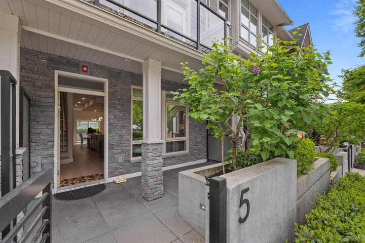 Property Photo:  115 W Queens Road 5  BC V7N 2K4 