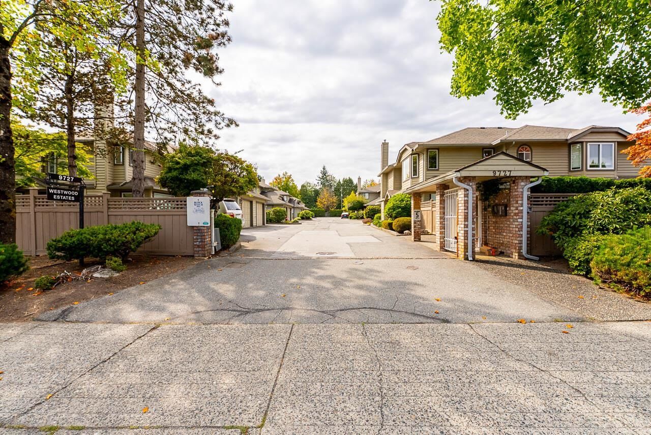 Property Photo:  9727 152B Street 4  BC V3R 0G5 