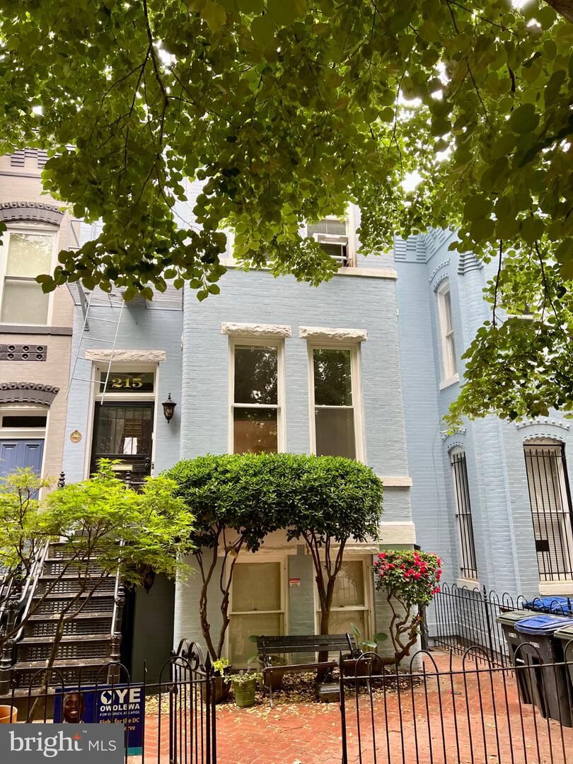Property Photo:  215 5th Street SE  DC 20003 