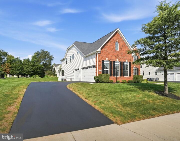 Property Photo:  23889 Heather Meadow Drive  VA 20148 