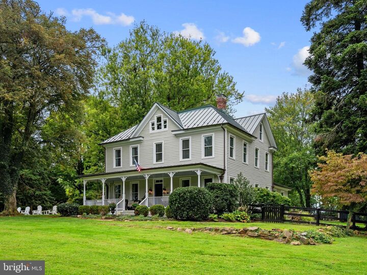 Property Photo: 17121 Simpson Circle VA 20129