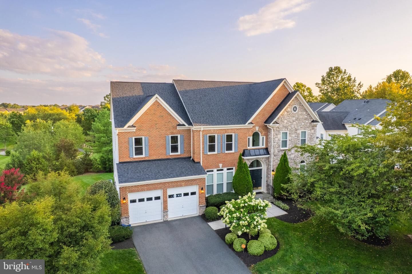 Property Photo: 41897 White Mountain Court VA 20105