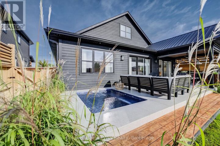 Property Photo: 420 Wellington Street East ON N0G 2L4