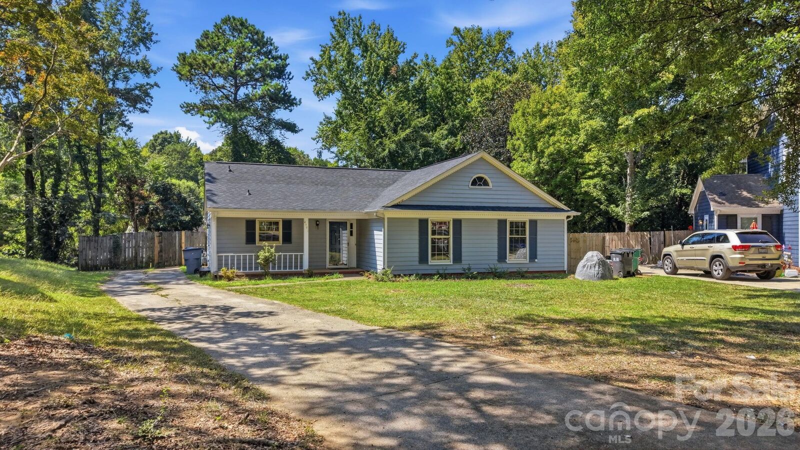Property Photo: 4301 Claybury Court NC 28227