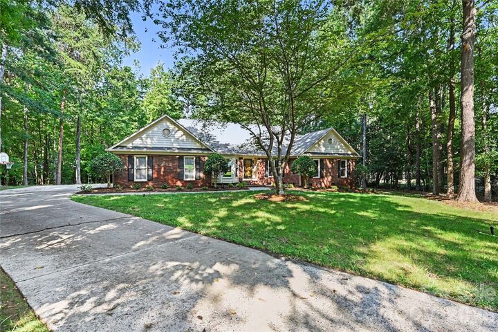 Property Photo: 14905 Wyndham Oaks Drive NC 28277