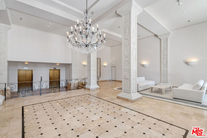 Property Photo: 9249 Burton Way, Unit 302 CA 90210