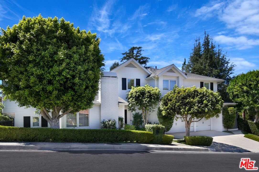 Property Photo:  3177 Hutton Dr  CA 90210 