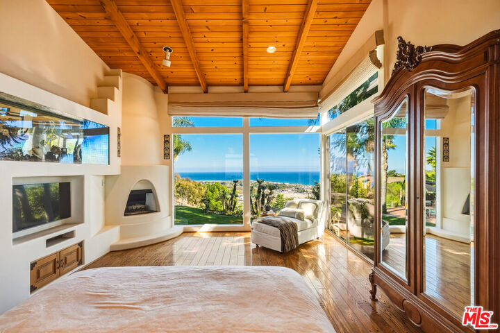 Property Photo:  3400 Coast View Dr  CA 90265 