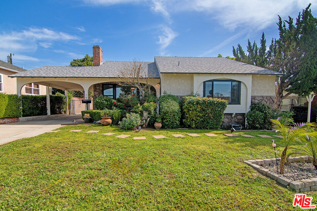 Property Photo: 414 University Ave CA 91504