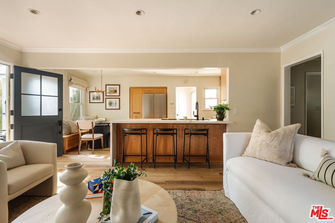 Property Photo: 3540 Maplewood Ave CA 90066