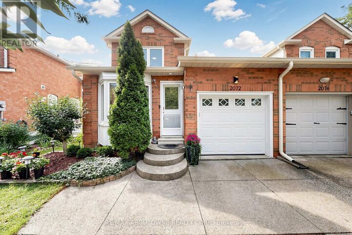 Property Photo:  2072 Glenada Crescent  ON L6H 4M2 