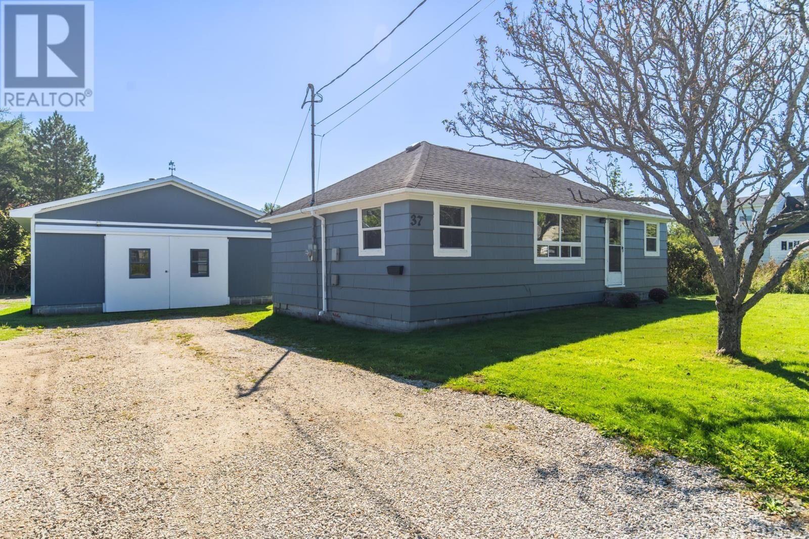 Property Photo:  37 Pleasant Street  NS B5A 5L2 