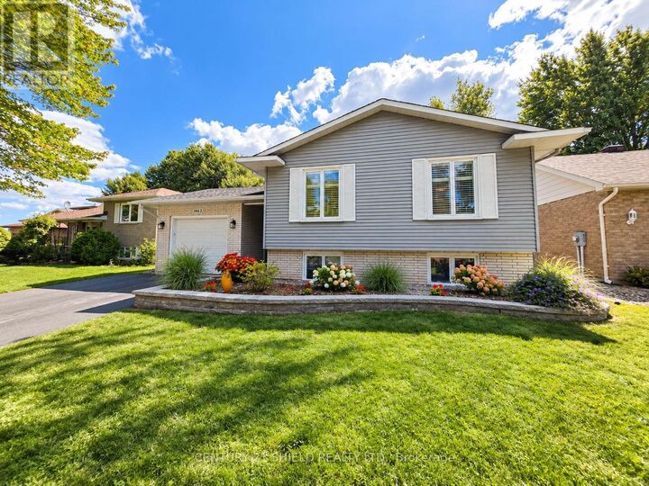 Property Photo:  1463 Holy Cross Boulevard  ON K6H 2W9 