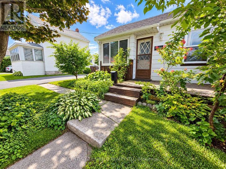 Property Photo:  1536 Pitt Street  ON K6J 3V1 