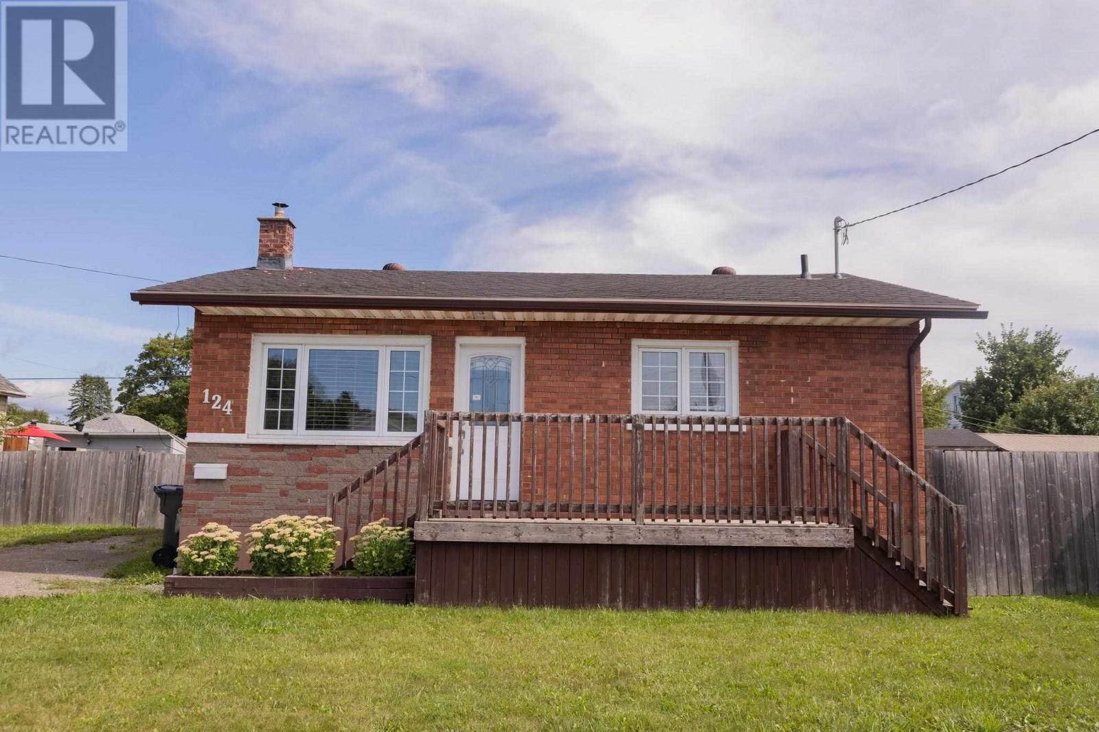 Property Photo:  124 McFadden Ave  ON P6C 4T2 