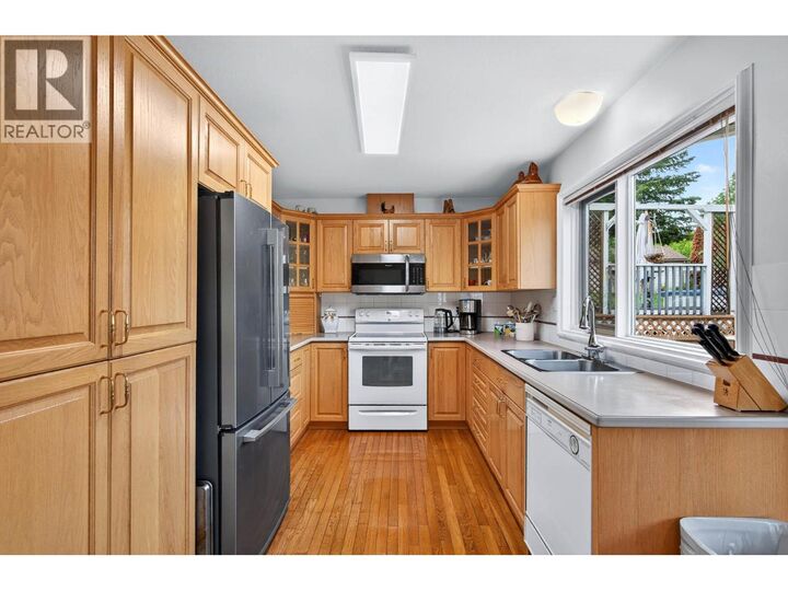 Property Photo:  2403 Parkview Drive  BC V2B 7H9 