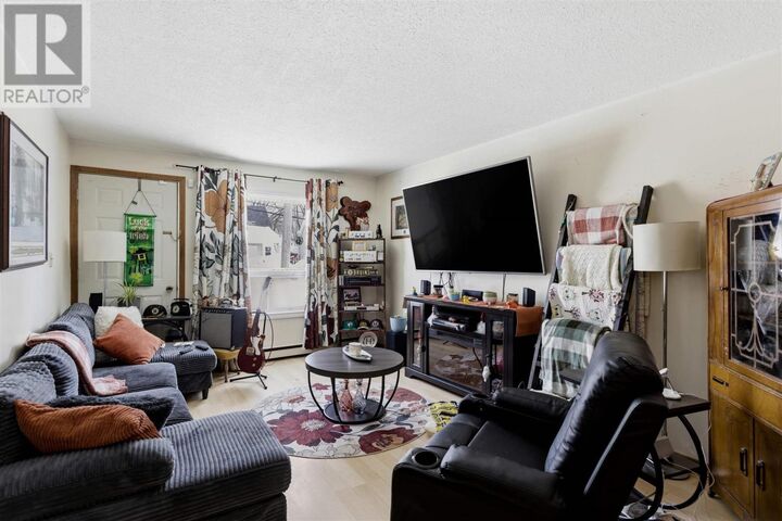 Property Photo:  689 Wellington St  ON P6C 3V3 