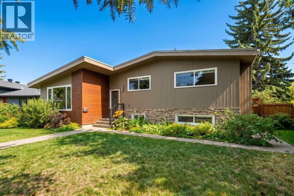 Property Photo:  92 Chinook Drive Southwest  AB T2V 2P9 