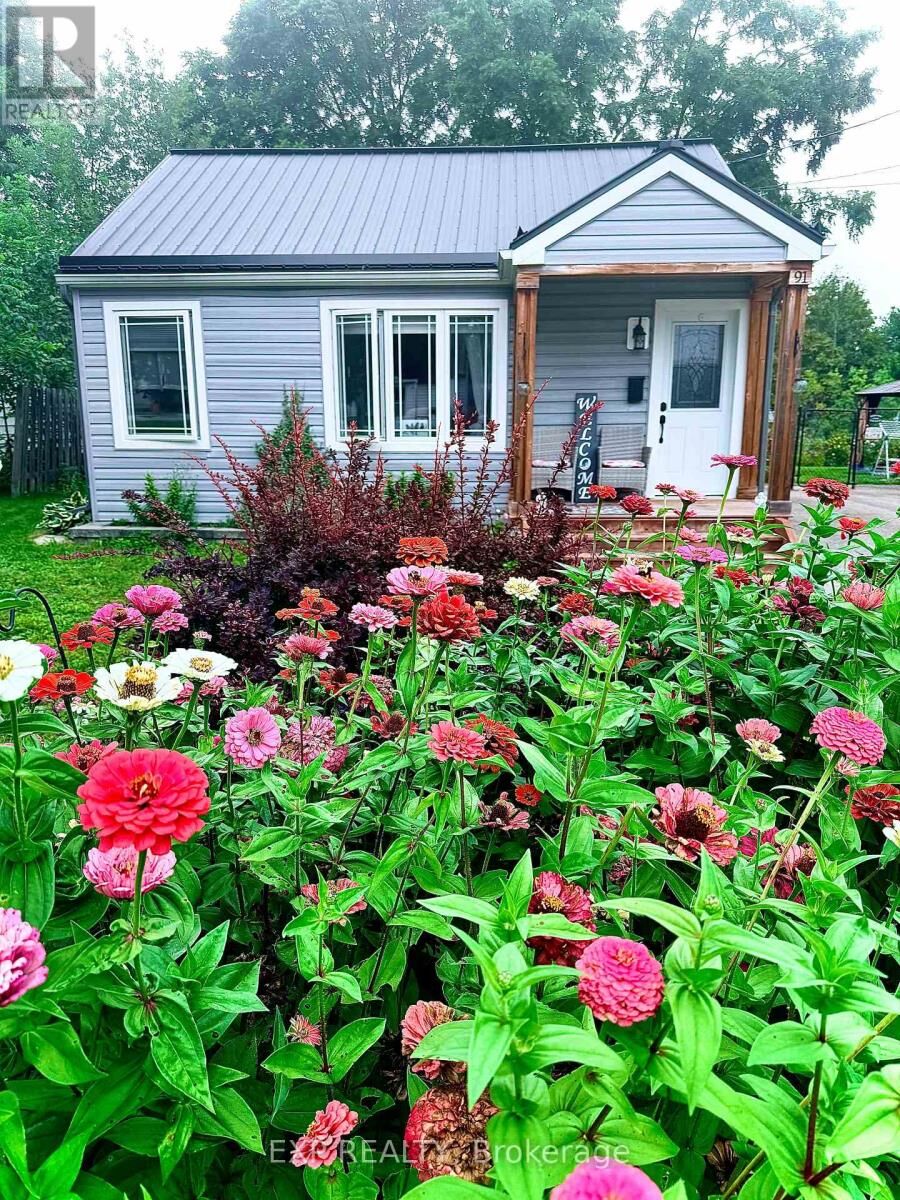 Property Photo:  91 Beckwith Street East  ON K7H 1C5 