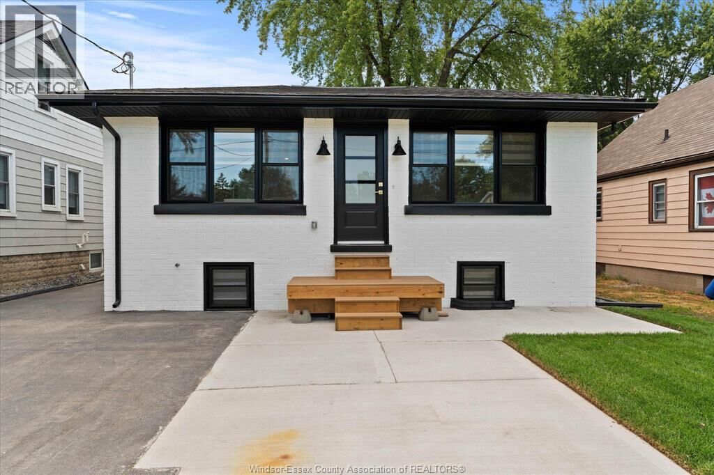 Property Photo: 557 Elinor Street Main Home ON N8P 1E3