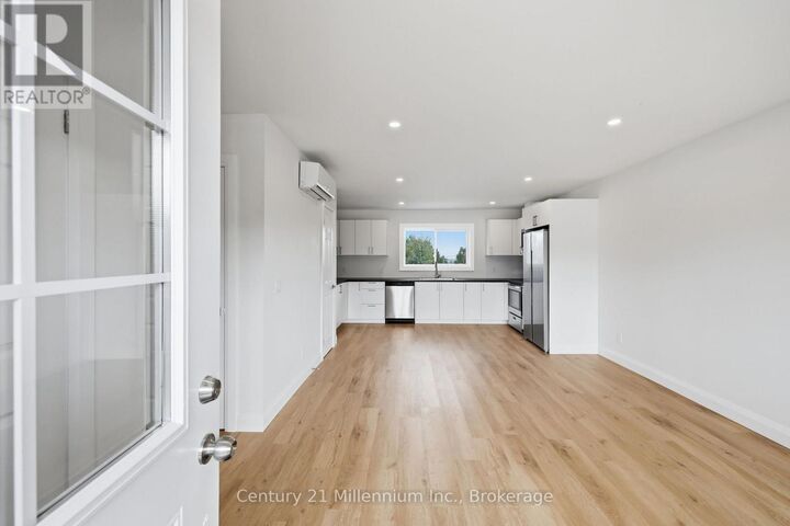 Property Photo:  9592 Beachwood Road 1  ON L9Y 0X2 