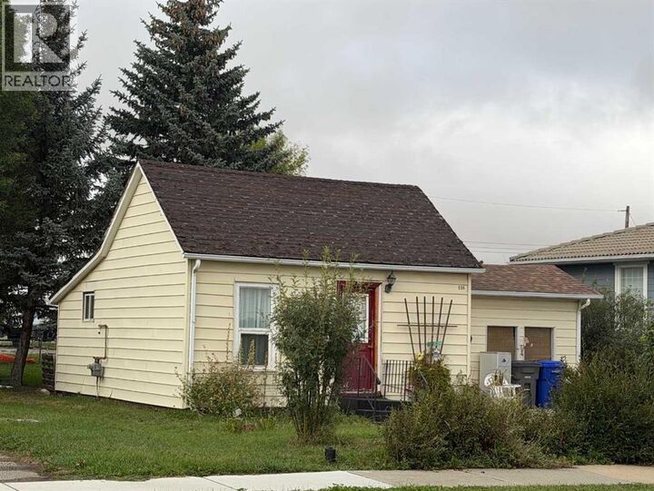 Property Photo:  116 51 Avenue West  AB T0L 0T0 