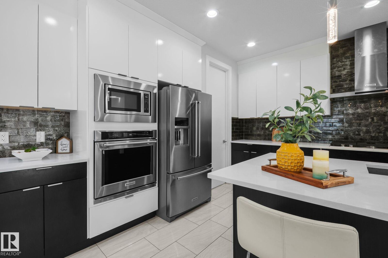 Property Photo:  2019 Ware Rd NW  AB T6W 3G5 