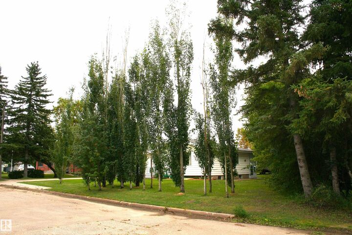 Property Photo:  5219 52 Ave  AB T0B 4N0 